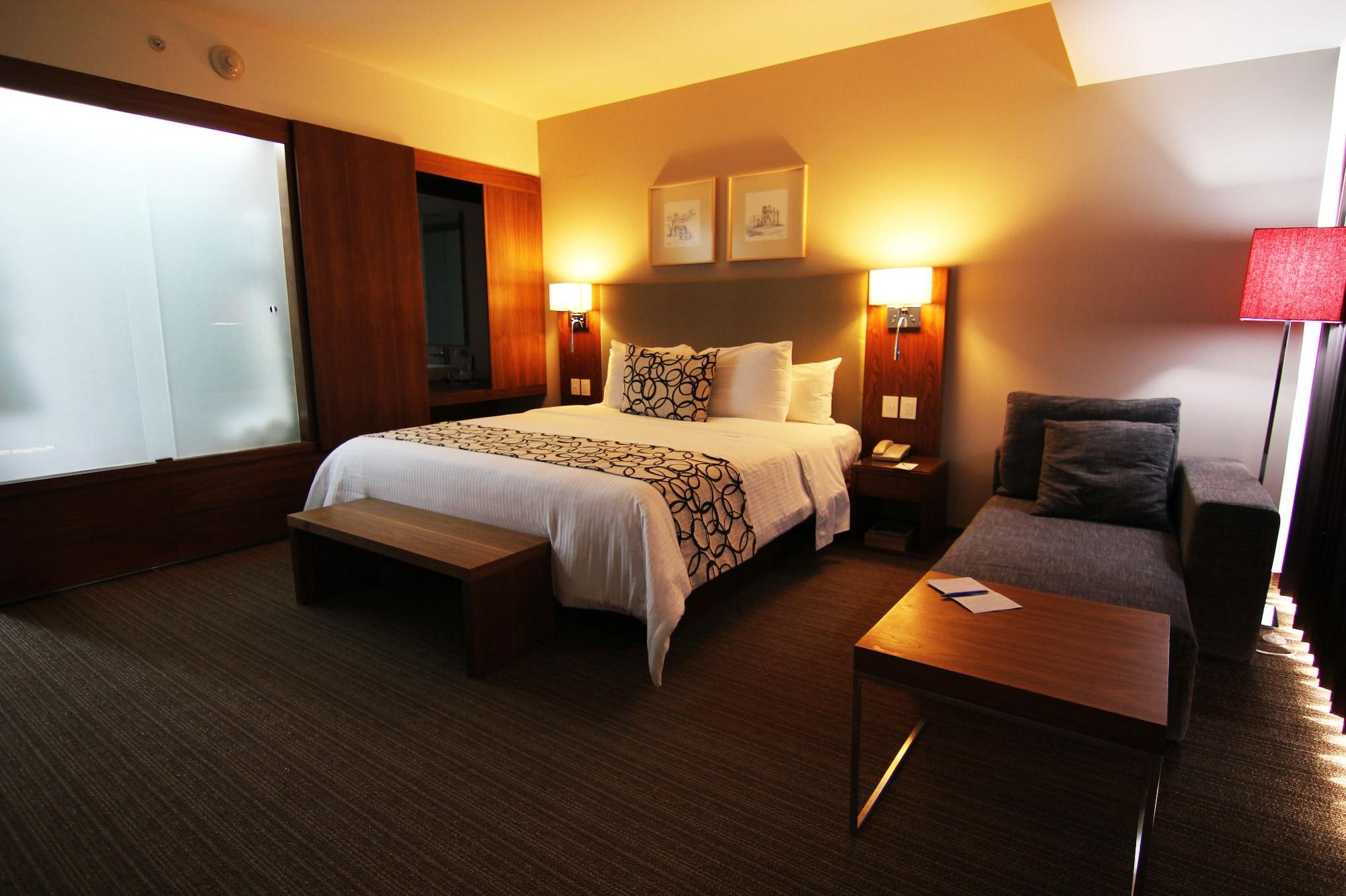 Casa Inn Premium Hotel Queretaro Miranda Екстер'єр фото A room at the hotel