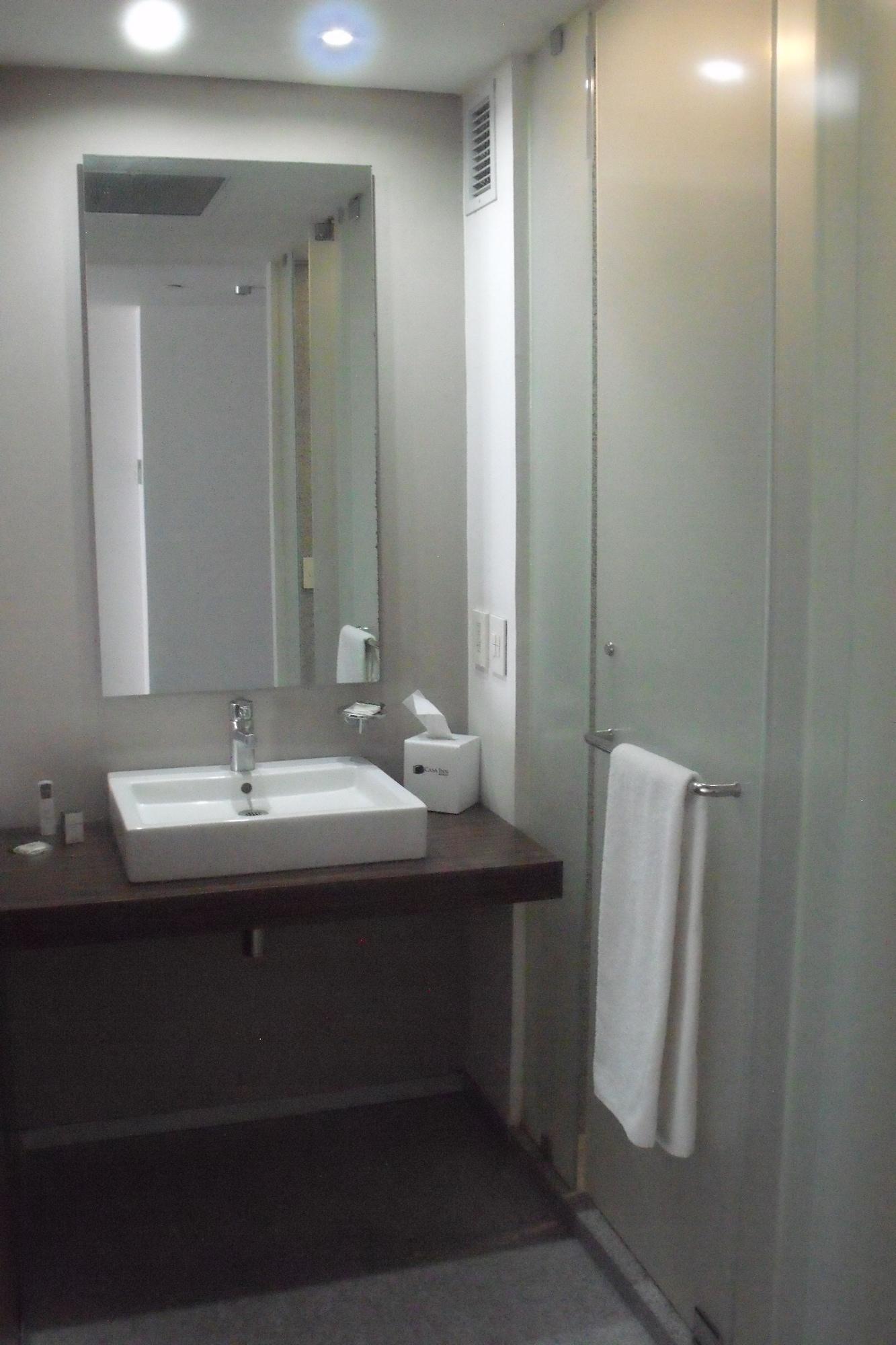 Casa Inn Premium Hotel Queretaro Miranda Екстер'єр фото A bathroom in a hotel