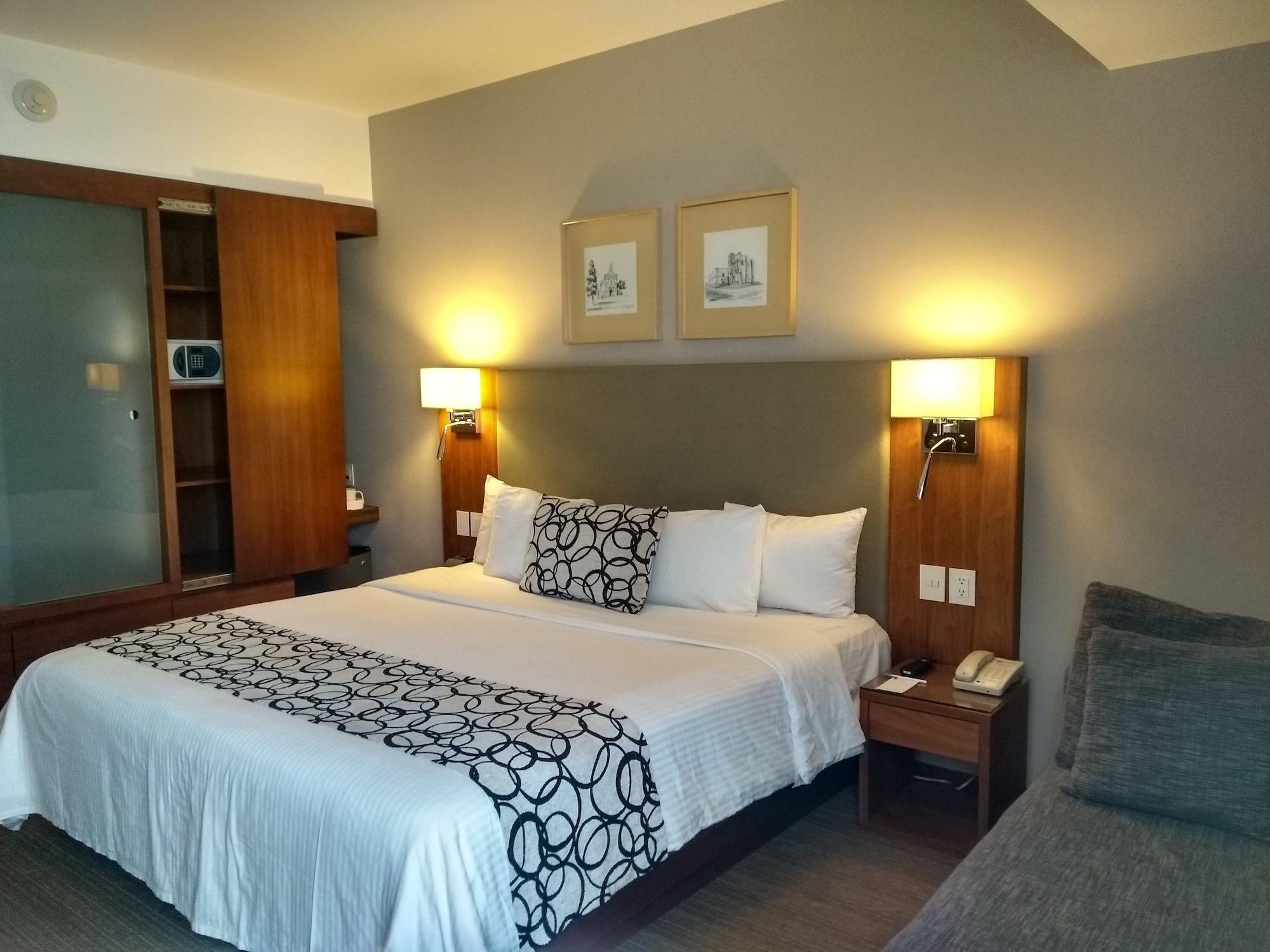 Casa Inn Premium Hotel Queretaro Miranda Екстер'єр фото A room at the hotel