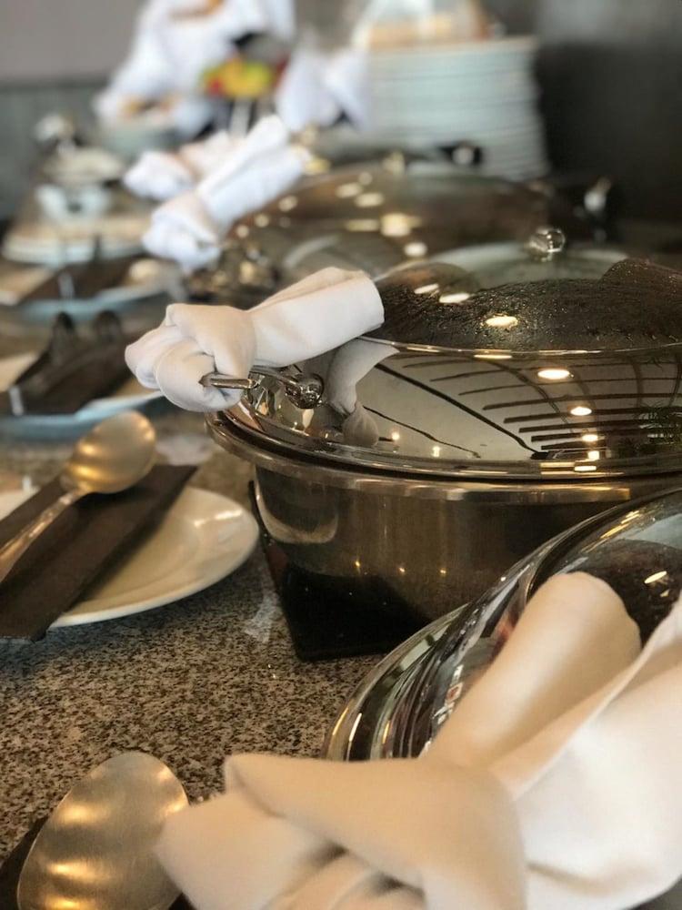 Casa Inn Premium Hotel Queretaro Miranda Екстер'єр фото A chafing dish