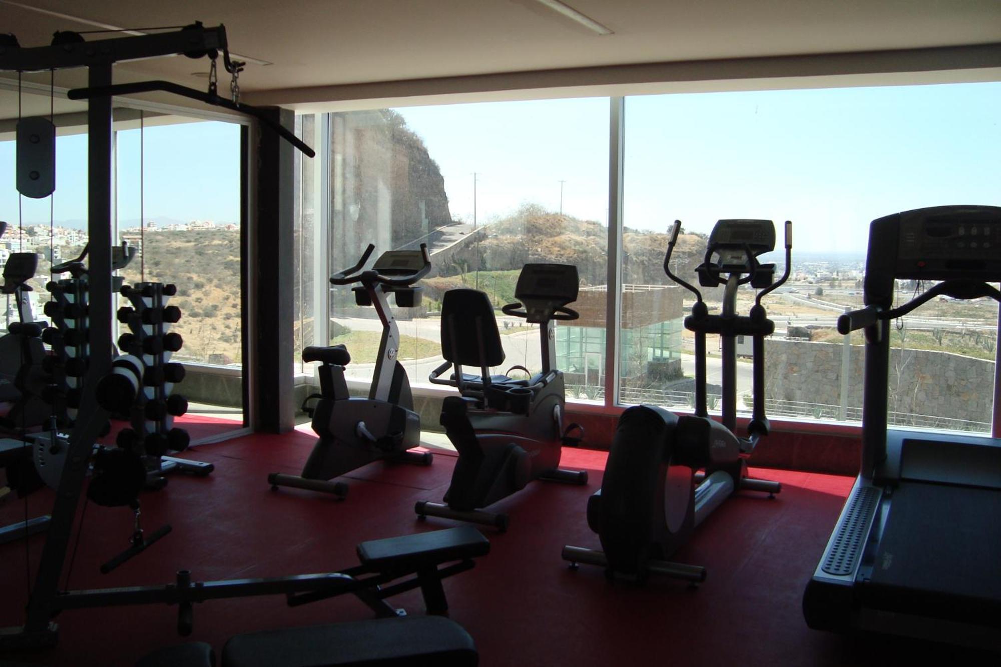 Casa Inn Premium Hotel Queretaro Miranda Екстер'єр фото A gym in Athens, Greece